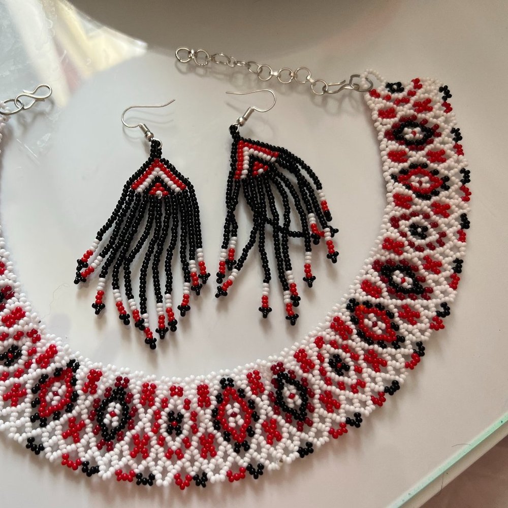 Red/black/white beads necklace and earrings set